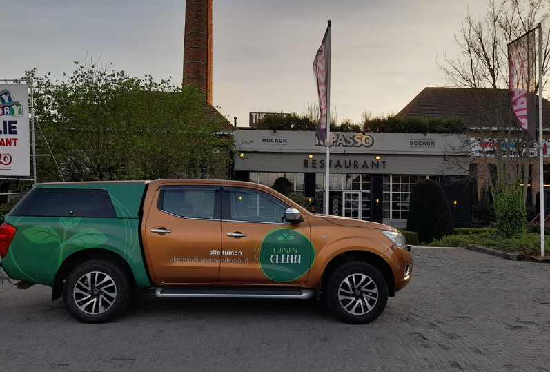 Milieuvriendelijke aanpak: onkruid branden in plaats van sproeien